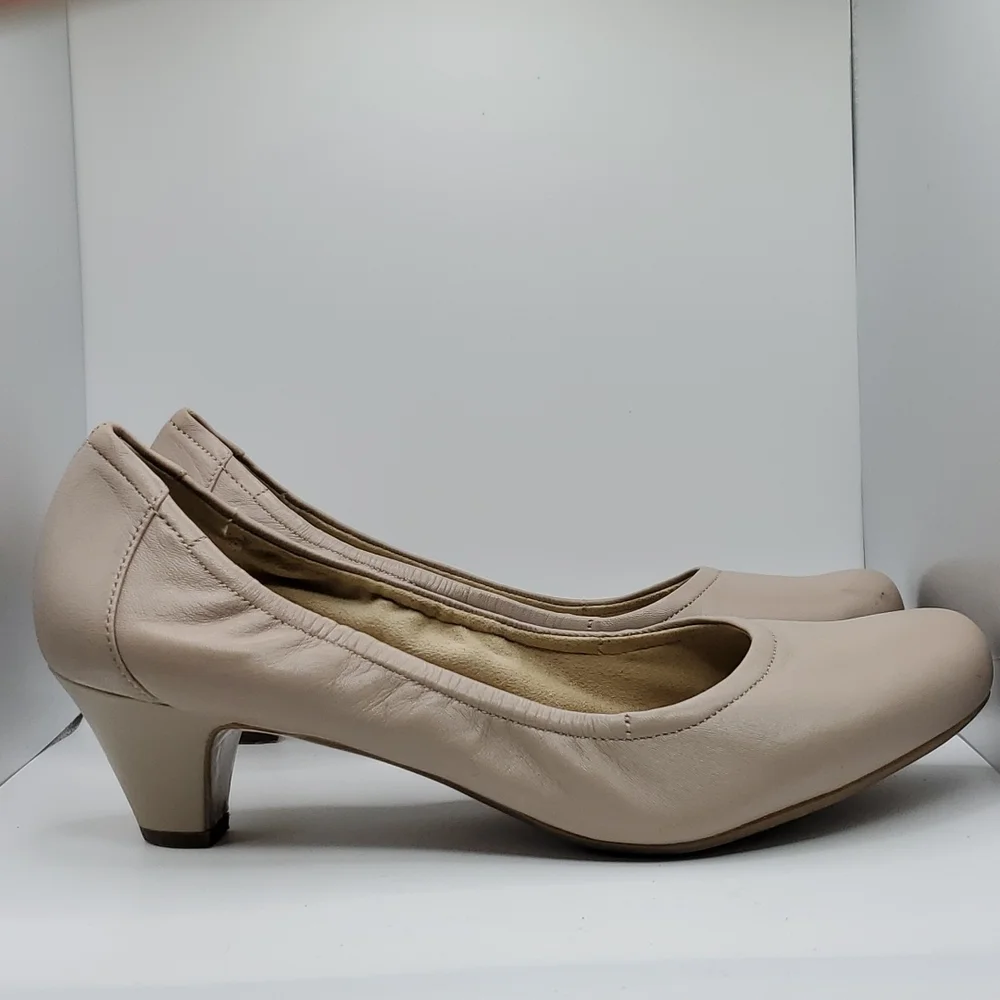 Naturalizer Nude Beige Leather Low Heel Pumps
